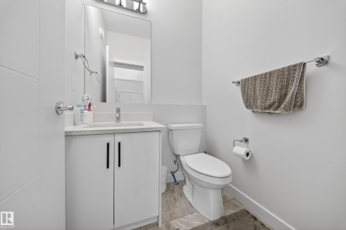 3752 Weidle Crescent, Edmonton, AB - Indoor Photo Showing Bathroom