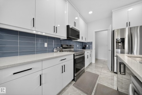 3752 Weidle Crescent, Edmonton, AB - Indoor Photo Showing Kitchen With Upgraded Kitchen