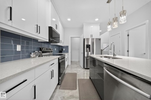 3752 Weidle Crescent, Edmonton, AB - Indoor Photo Showing Kitchen With Double Sink With Upgraded Kitchen