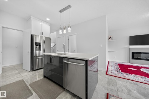 3752 Weidle Crescent, Edmonton, AB - Indoor Photo Showing Kitchen With Upgraded Kitchen