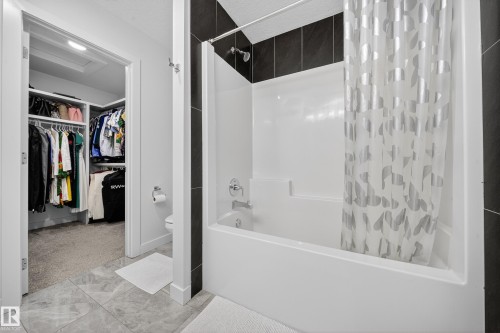 3752 Weidle Crescent, Edmonton, AB - Indoor Photo Showing Bathroom