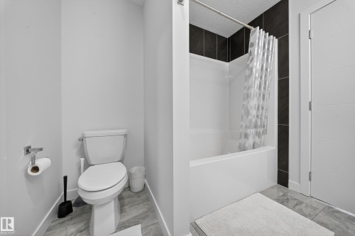 3752 Weidle Crescent, Edmonton, AB - Indoor Photo Showing Bathroom