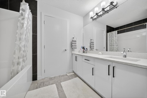 3752 Weidle Crescent, Edmonton, AB - Indoor Photo Showing Bathroom