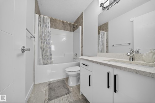3752 Weidle Crescent, Edmonton, AB - Indoor Photo Showing Bathroom