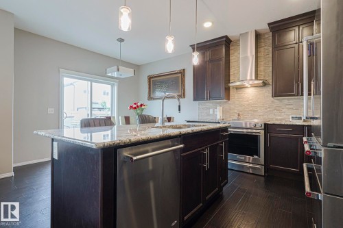17135 47 Street, Edmonton, AB - Indoor Photo Showing Kitchen With Upgraded Kitchen
