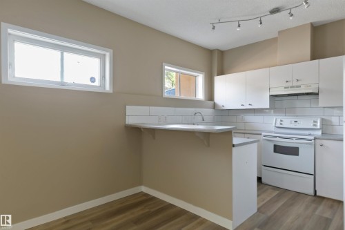 104 10905 109 Street, Edmonton, AB - Indoor Photo Showing Kitchen