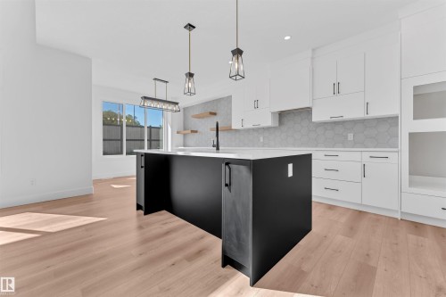 268 Munn Way, Leduc, AB - Indoor Photo Showing Kitchen With Upgraded Kitchen