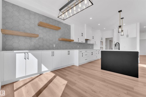 268 Munn Way, Leduc, AB - Indoor Photo Showing Kitchen With Upgraded Kitchen