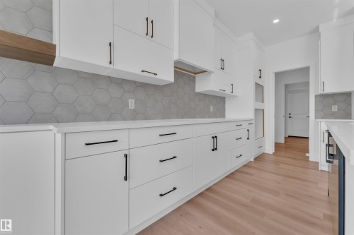 268 Munn Way, Leduc, AB - Indoor Photo Showing Kitchen