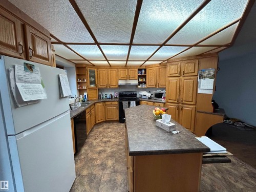 15411 67A Street, Edmonton, AB - Indoor Photo Showing Kitchen