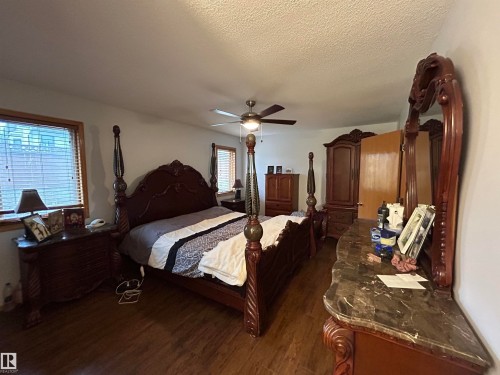 15411 67A Street, Edmonton, AB - Indoor Photo Showing Bedroom