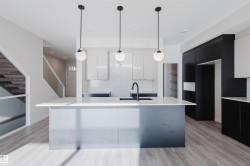 456 33 Street  Edmonton, AB T6X 3C9