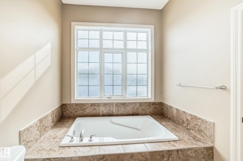 13 12610 15 Avenue, Edmonton, AB - Indoor Photo Showing Bathroom