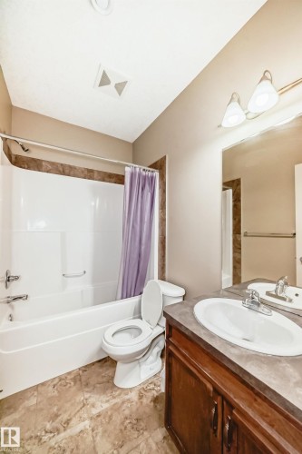 13 12610 15 Avenue, Edmonton, AB - Indoor Photo Showing Bathroom