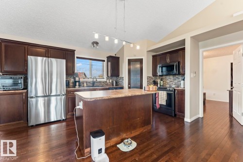 708 Grouse Close, Cold Lake, AB - Indoor Photo Showing Kitchen With Upgraded Kitchen