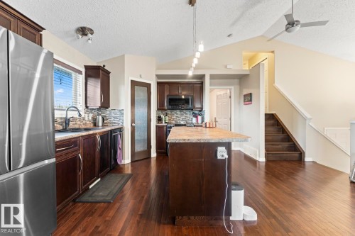 708 Grouse Close, Cold Lake, AB - Indoor Photo Showing Kitchen With Upgraded Kitchen