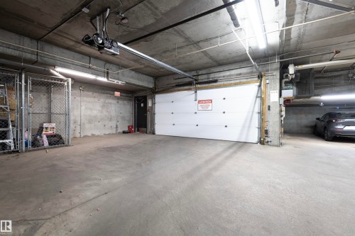 403 8223 99 Street, Edmonton, AB - Indoor Photo Showing Garage
