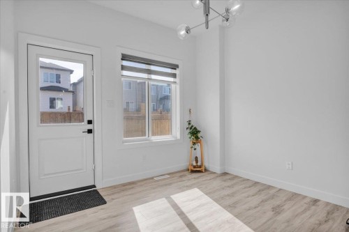9537 Carson Bend Bend, Edmonton, AB - Indoor Photo Showing Other Room