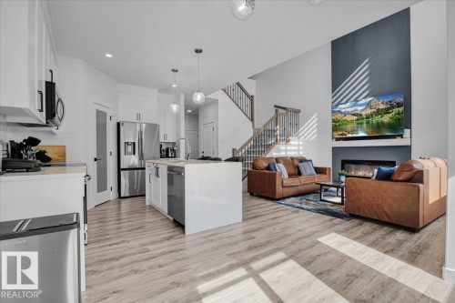 9537 Carson Bend Bend, Edmonton, AB - Indoor