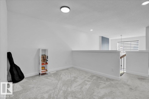 9537 Carson Bend Bend, Edmonton, AB - Indoor Photo Showing Other Room