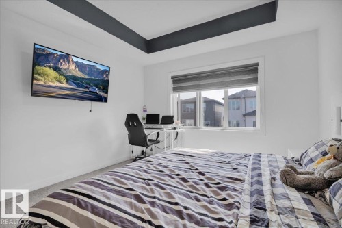 9537 Carson Bend Bend, Edmonton, AB - Indoor Photo Showing Bedroom