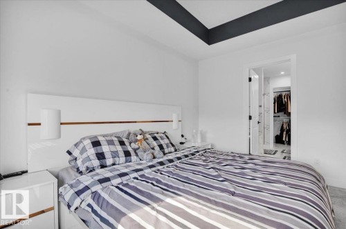9537 Carson Bend Bend, Edmonton, AB - Indoor Photo Showing Bedroom