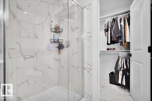 9537 Carson Bend Bend, Edmonton, AB - Indoor Photo Showing Bathroom