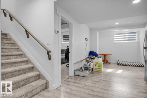 9537 Carson Bend Bend, Edmonton, AB - Indoor Photo Showing Other Room