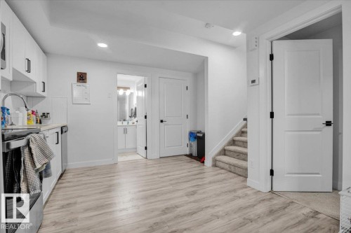 9537 Carson Bend Bend, Edmonton, AB - Indoor Photo Showing Other Room
