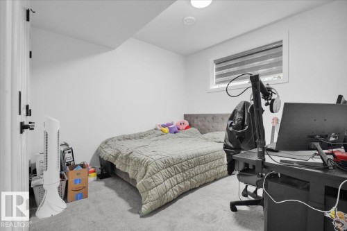 9537 Carson Bend Bend, Edmonton, AB - Indoor