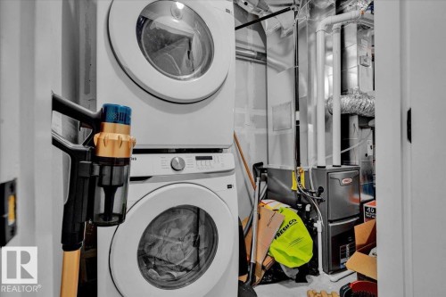 9537 Carson Bend Bend, Edmonton, AB - Indoor Photo Showing Laundry Room