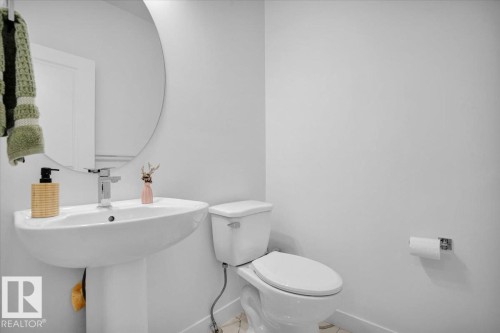 9537 Carson Bend Bend, Edmonton, AB - Indoor Photo Showing Bathroom