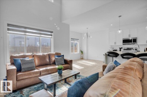 9537 Carson Bend Bend, Edmonton, AB - Indoor Photo Showing Living Room