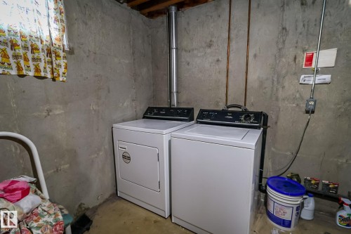 5013 44 Avenue, Smoky Lake Town, AB - Indoor Photo Showing Laundry Room