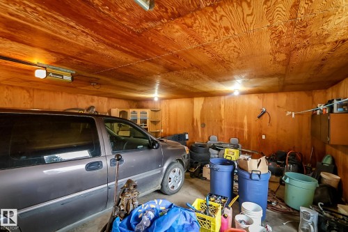 5013 44 Avenue, Smoky Lake Town, AB - Indoor Photo Showing Garage