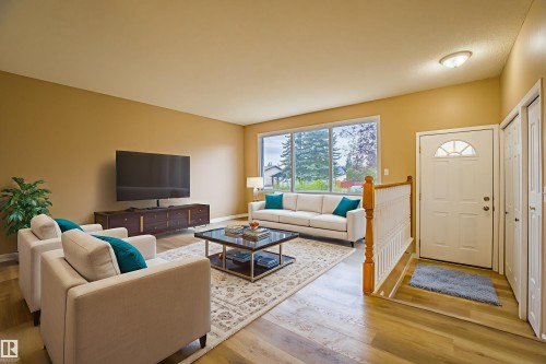 3835 47 Street Nw, Edmonton, AB - Indoor Photo Showing Living Room