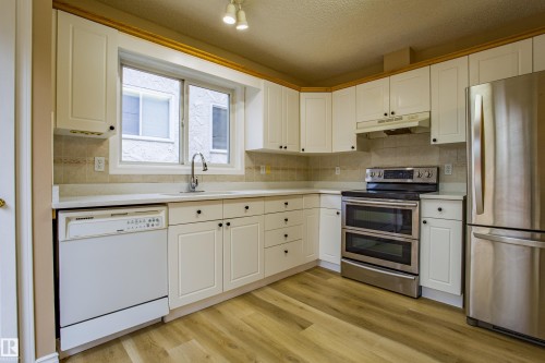 3835 47 Street Nw, Edmonton, AB - Indoor Photo Showing Kitchen