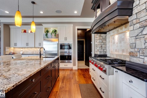 2807 Wheaton Drive, Edmonton, AB - Indoor Photo Showing Kitchen With Upgraded Kitchen