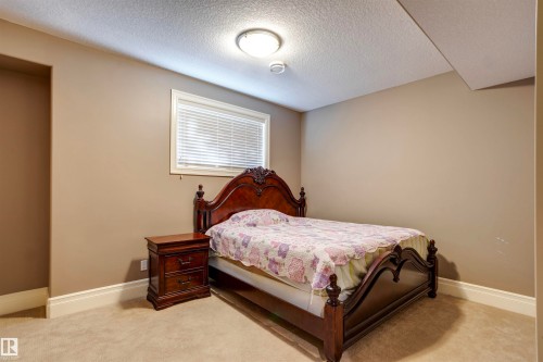 2807 Wheaton Drive, Edmonton, AB - Indoor Photo Showing Bedroom
