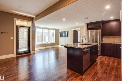 2807 Wheaton Drive, Edmonton, AB - Indoor Photo Showing Kitchen With Upgraded Kitchen