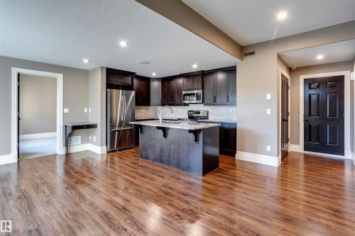 2807 Wheaton Drive, Edmonton, AB - Indoor Photo Showing Kitchen With Upgraded Kitchen