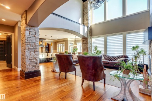 2807 Wheaton Drive, Edmonton, AB - Indoor Photo Showing Living Room