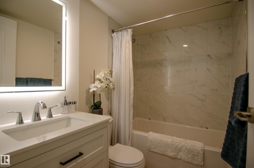 1403 9725 106 Street, Edmonton, AB - Indoor Photo Showing Bathroom