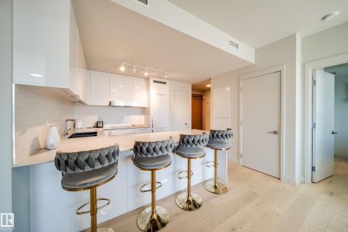 3505 10360 102 Street, Edmonton, AB - Indoor