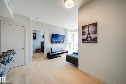 3505 10360 102 Street, Edmonton, AB - Indoor