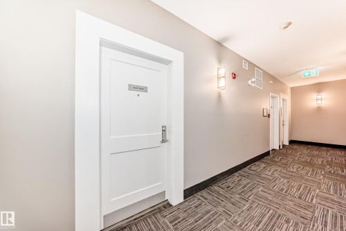 421 524 Griesbach Parade, Edmonton, AB - Indoor Photo Showing Other Room