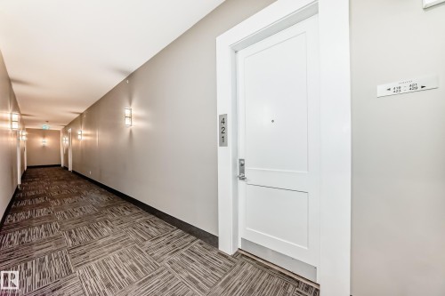 421 524 Griesbach Parade, Edmonton, AB - Indoor Photo Showing Other Room