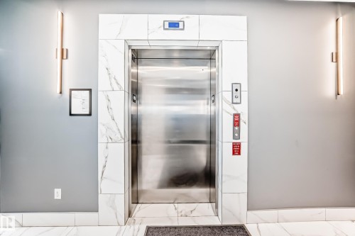 421 524 Griesbach Parade, Edmonton, AB - Indoor Photo Showing Other Room