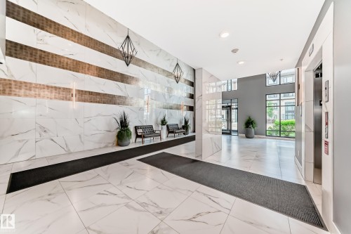 421 524 Griesbach Parade, Edmonton, AB - Indoor Photo Showing Other Room
