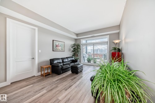 421 524 Griesbach Parade, Edmonton, AB - Indoor